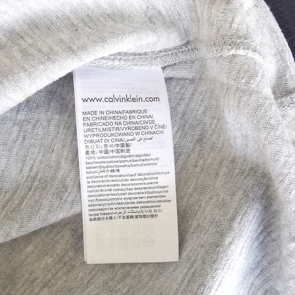 New Calvin Klein T-shirt - Picture 6 of 6